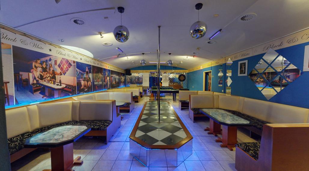 Na prenájom kompletne zariadený nočný bar, bývalý striptízový podnik Black & White, v centre Trenčína