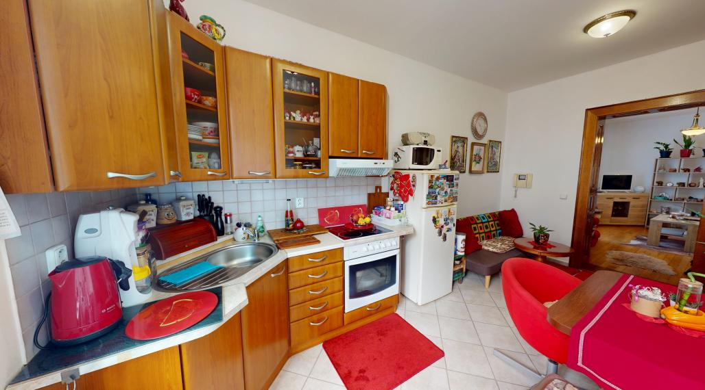 BartanusReality !!!!! REZERVOVANÝ !!!!!  Na predaj 1-izbový byt s vlastným kúrením a parkoviskom v Trenčíne na ul. M.R.Štefánika.