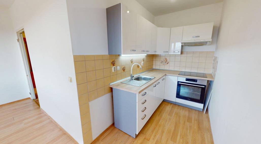 BartanusReality - !!!!! REZERVOVANÝ !!!!! zaujímavý 2 izbový byt v Trenčíne, Juh, Bazovského ulica.