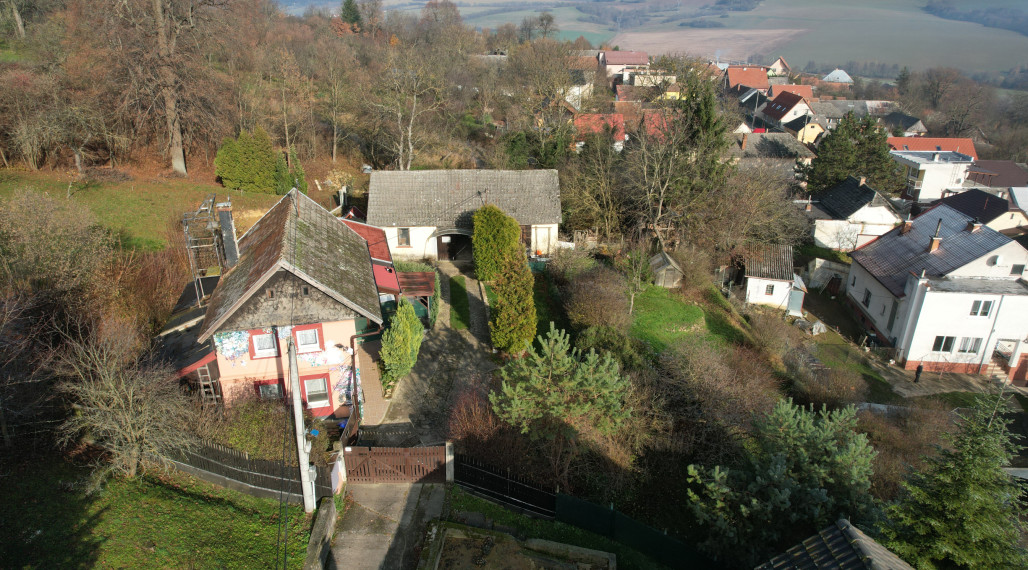 BartanusReality - Na predaj zaujímavý vidiecky, rodinný dom v obci Hrabovka pri Trenčíne.