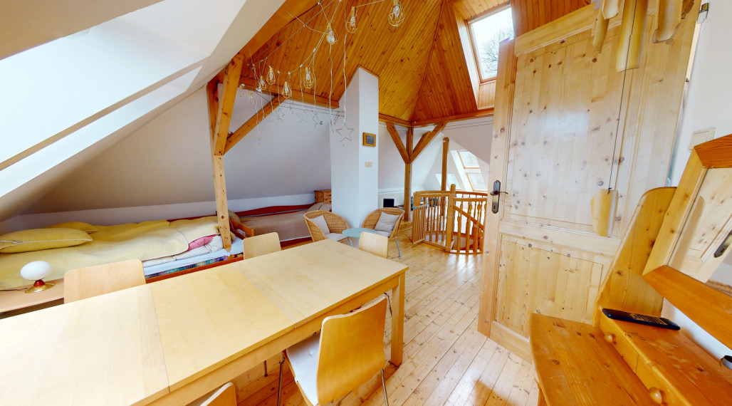 BartanusrReality - Priestranný rodinný dom v obci Moravany nad Váhom, neďaleko Piešťanských kúpeľov.