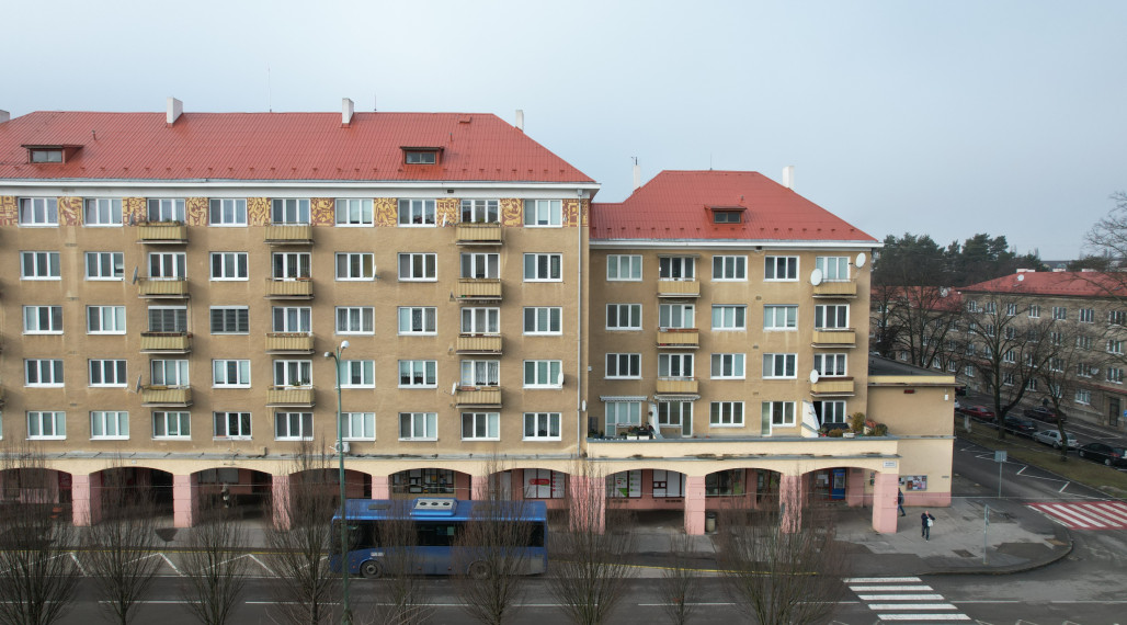 Na predaj čiastočne zrekonštruovaný 2 izbový byt na námestí v Novej Dubnici, Komenského sady.