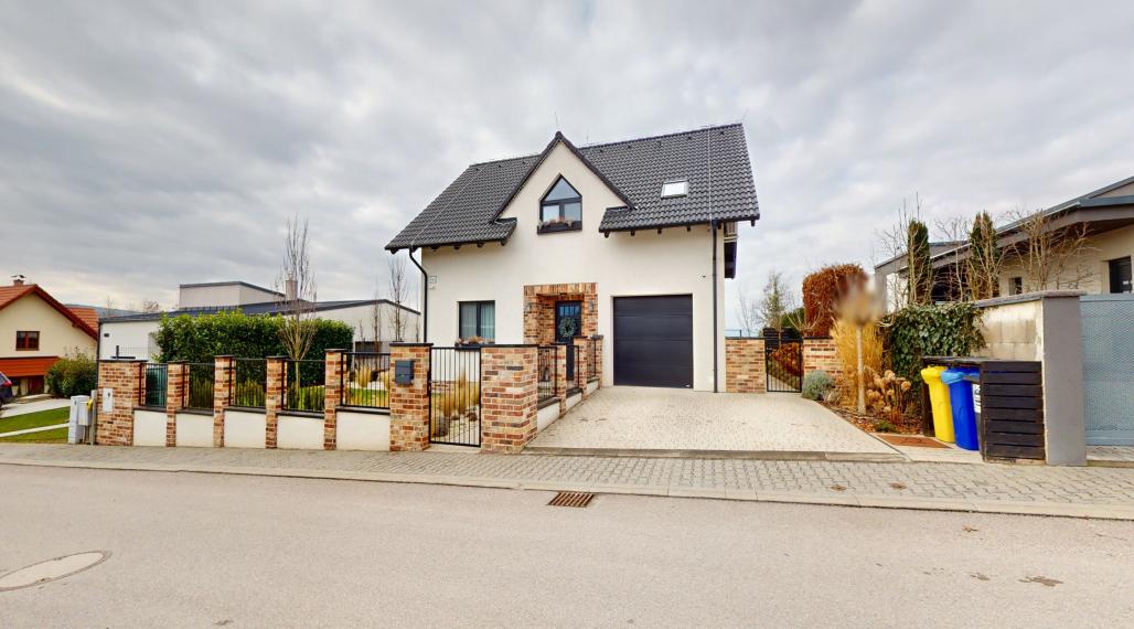 Na predaj novostavba rozmerného rodinného domu v Trenčianskej Turnej, časť Hámre.