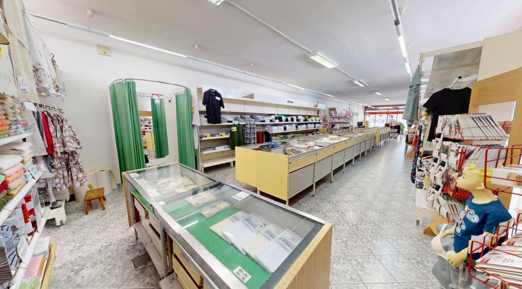 Na prenájom obchodný priestor v centre Trenčína, na prízemí Polyfunkčnej budovy na ul. Vajanského 7 o rozlohe 145 m2.