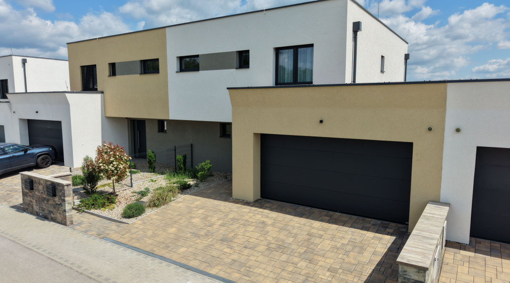 Na prenájom luxusný 4 izbový rodinný dom v Trenčíne, Stark residence, Prístavná ulica.