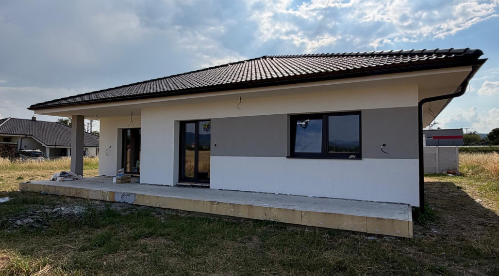 BartanusReality - Na predaj zaujímavý 5 izbový rodinný dom v obci Kameničany pri Dubnici nad Váhom. Znížená cena!!!