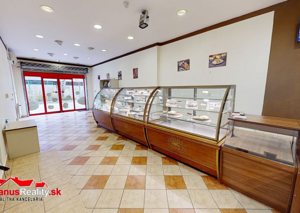 BartanusReality - Na predaj lukratívna komerčná budova vhodná pre investičný zámer, priamo v centre Trenčína, ulica Hviezdoslavova 10.