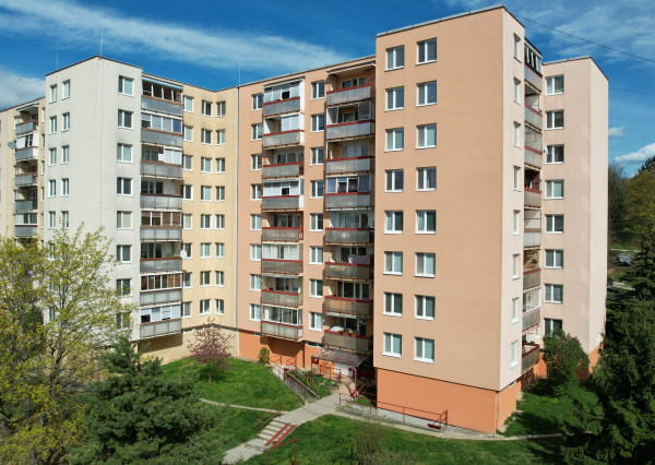 BartanusReality - REZERVOVANÉ Na predaj kompletne zrekonštruovaný, 2 izbový byt v Trenčíne, Juh, K. Šmidkeho.