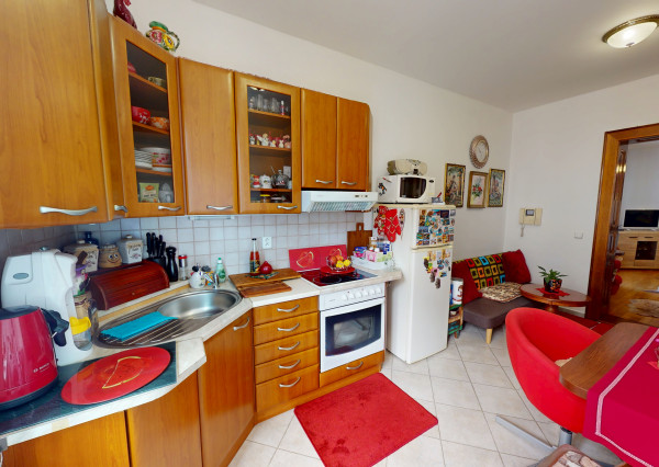 BartanusReality !!!!! REZERVOVANÝ !!!!!  Na predaj 1-izbový byt s vlastným kúrením a parkoviskom v Trenčíne na ul. M.R.Štefánika.