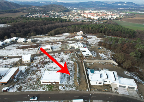 BartanusReality - Na predaj pozemok o rozlohe 907m2 pre výstavbu rodinného domu v Novej Dubnici, časť Medové Lúky.