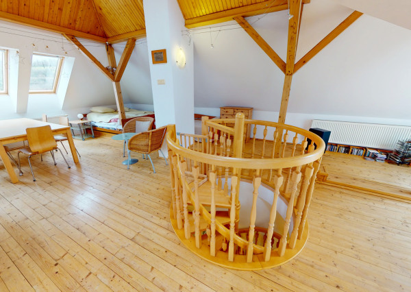 BartanusrReality - Priestranný rodinný dom v obci Moravany nad Váhom, neďaleko Piešťanských kúpeľov.