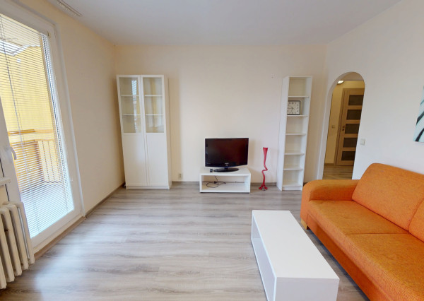 Na prenájom zrekonštruovaný, zariadený 2 izbový byt v Trenčíne, Jána Halašu.