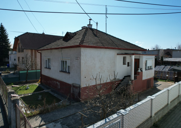 BartanusReality - Na predaj starší rodinný dom priamo v meste Trenčín, Bezručova ulica.