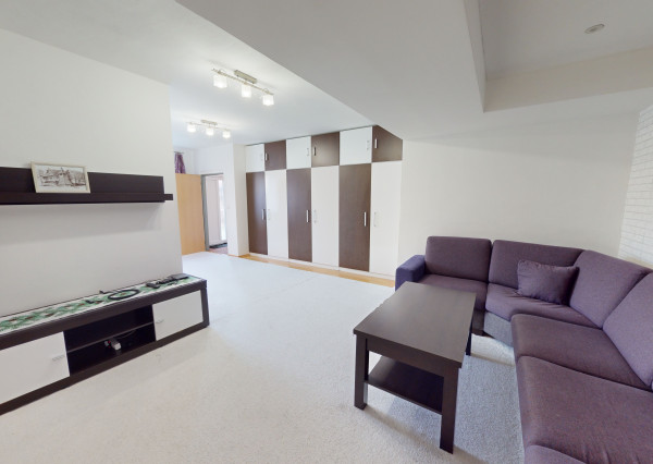 Na prenájom 5-izbový byt na ul. Vlárska v Trenčíne.