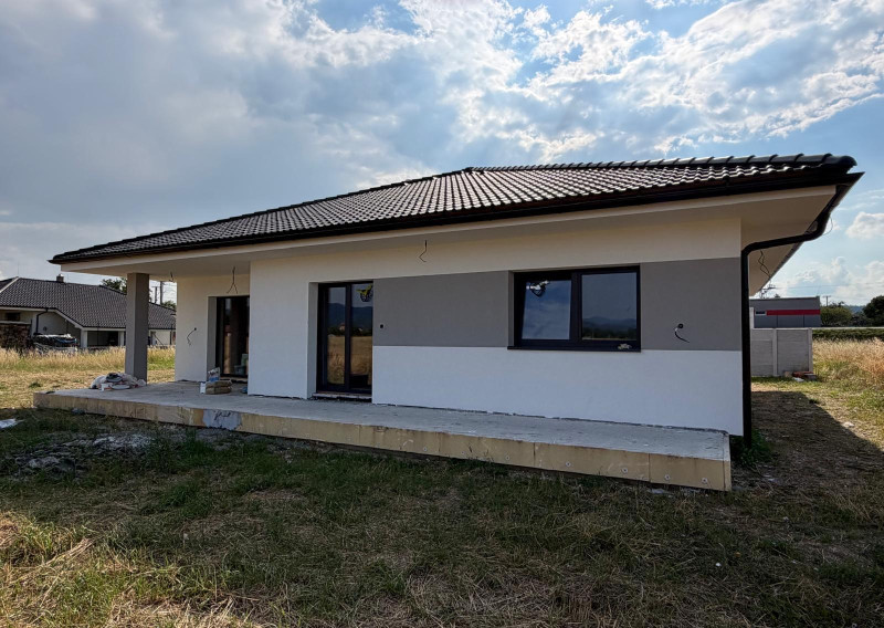 BartanusReality - Na predaj zaujímavý 5 izbový rodinný dom v obci Kameničany pri Dubnici nad Váhom. Znížená cena!!!